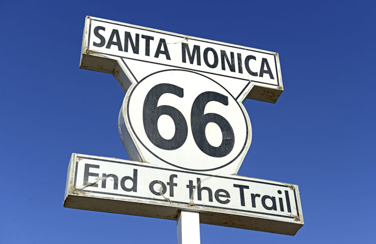 Historisk route 66 skylt i Santa Monica, Kalifornien, USA